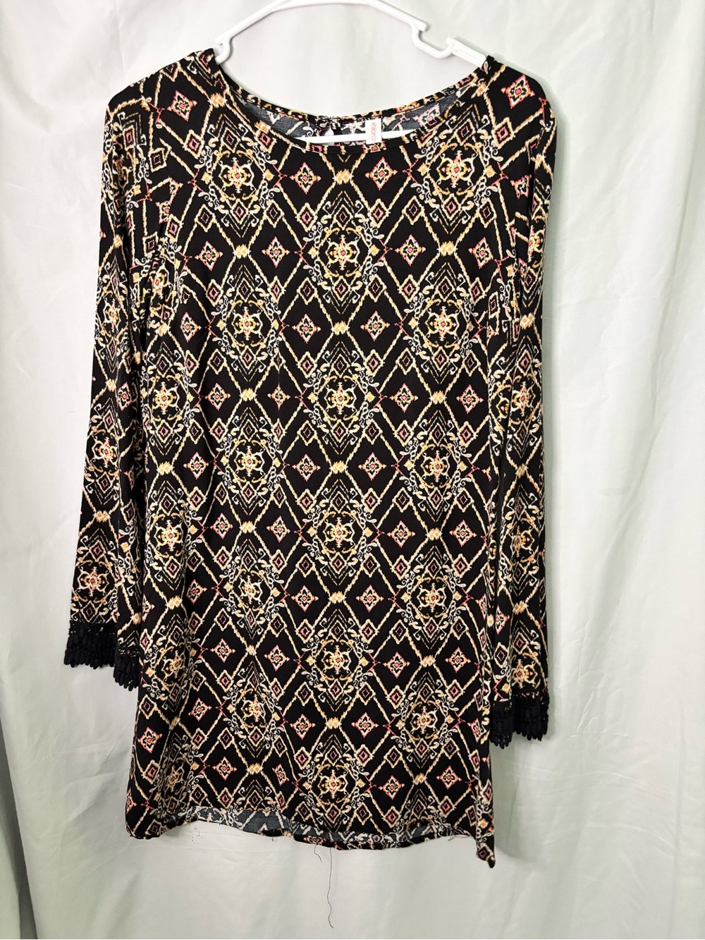 Xhilaration Black Geometric Floral Print Top